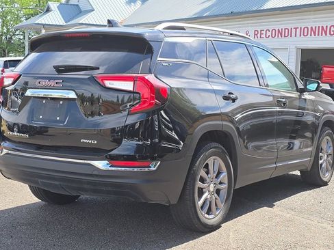 Used 2024 GMC Terrain SLT AWD/4WD image 3