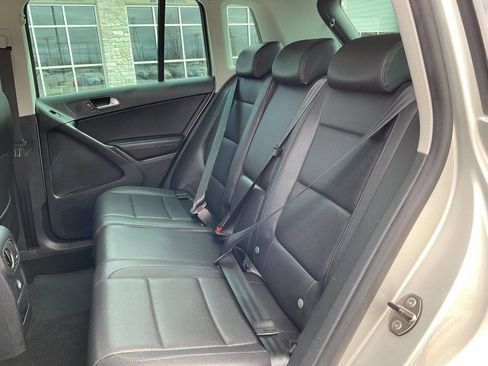 Used 2010 Volkswagen Tiguan S image 27