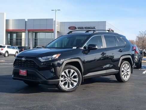 Used 2025 Toyota RAV4 XLE Premium image 2