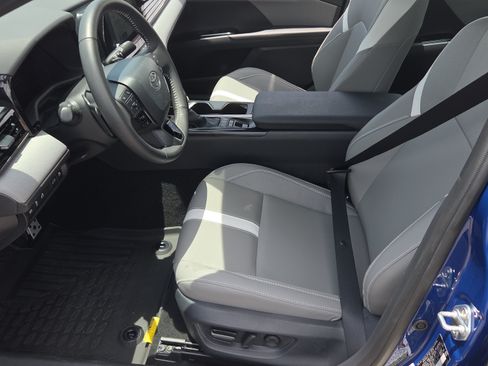 Used 2026 Toyota Camry SE FWD image 10