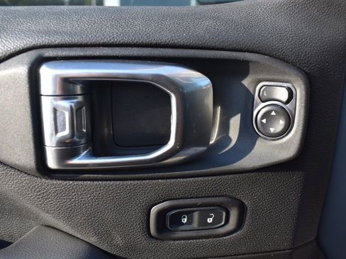 Used 2021 Jeep Wrangler Unlimited Sahara AWD/4WD image 22