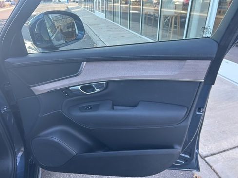 Used 2025 Volvo XC90 B6 Plus image 12
