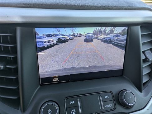 Used 2023 GMC Acadia SLT image 28