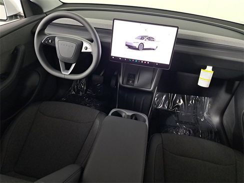 Used 2026 Tesla Model Y 2WD image 14