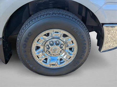 Used 2019 Nissan NV 3500 SL image 10