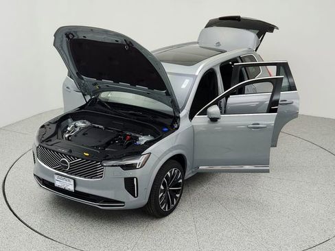 New 2026 Volvo XC90 B6 Plus w/ Protection Package Premier image 38