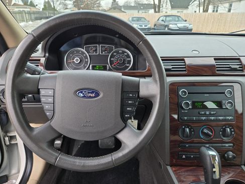 Used 2009 Ford Taurus SE image 16