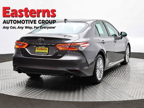 Used 2018 Toyota Camry XLE w/ Driver Assist Package FWD image 4