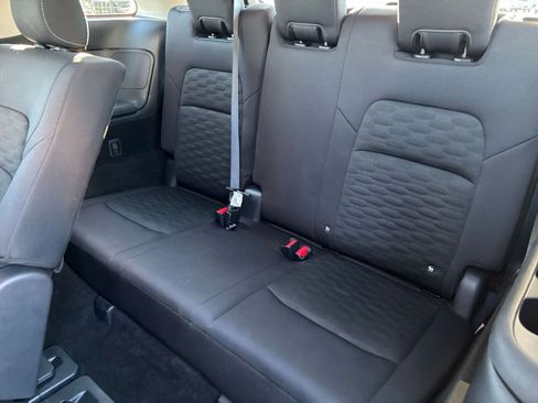 Used 2025 Nissan Pathfinder SV image 17