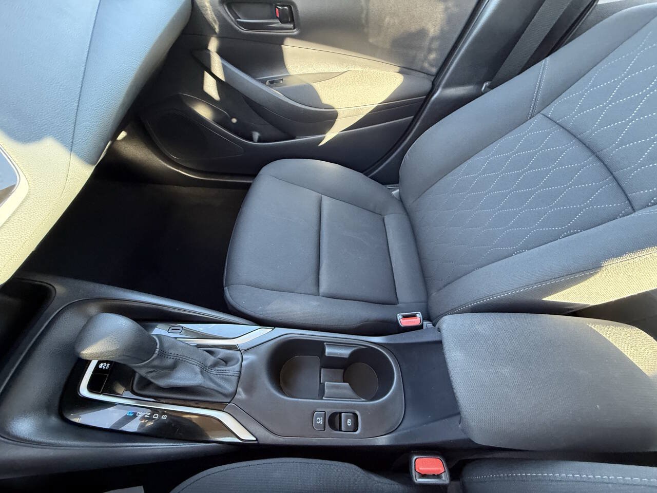 Used 2025 Toyota Corolla LE FWD image 17