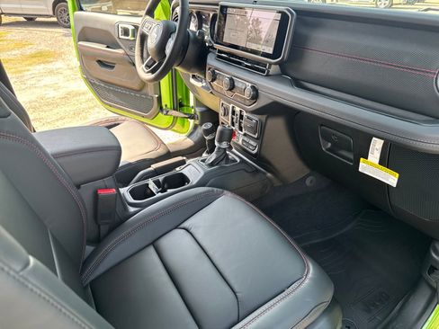 New 2025 Jeep Wrangler Unlimited Rubicon image 25