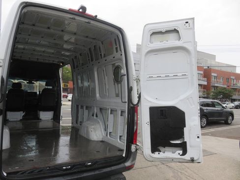 Used 2022 Mercedes-Benz Sprinter 2500 image 13