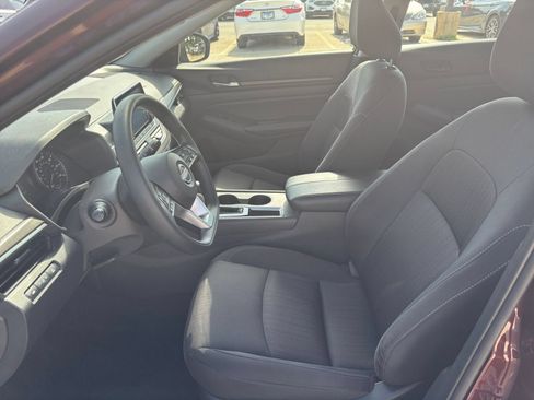 Used 2025 Nissan Altima 2.5 SV FWD image 27