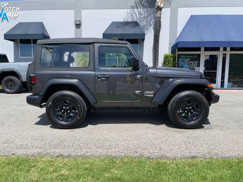 Used 2018 Jeep Wrangler Sport AWD/4WD image 4