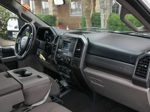 Used 2019 Ford F350 XLT image 39