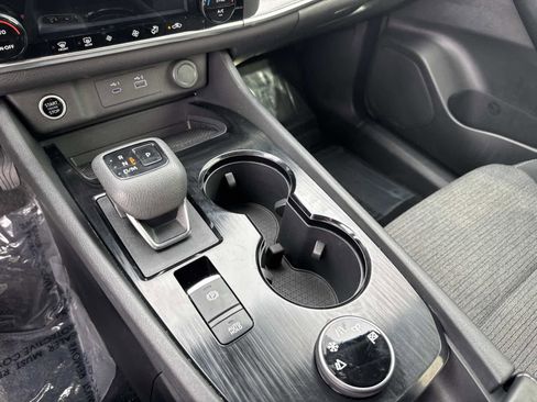 Used 2023 Nissan Rogue SV image 24