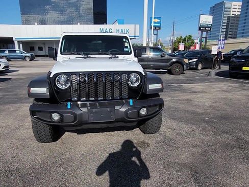 Used 2023 Jeep Wrangler Unlimited AWD/4WD image 3