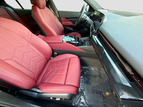Used 2024 BMW 530i w/ M Sport Package RWD image 15