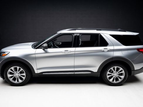 Used 2021 Ford Explorer XLT w/ Equipment Group 202A image 15