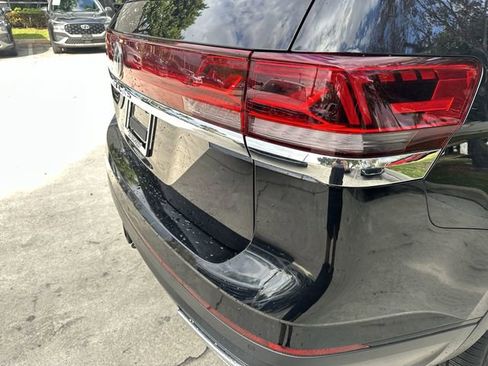 Used 2025 Volkswagen Atlas SE image 22