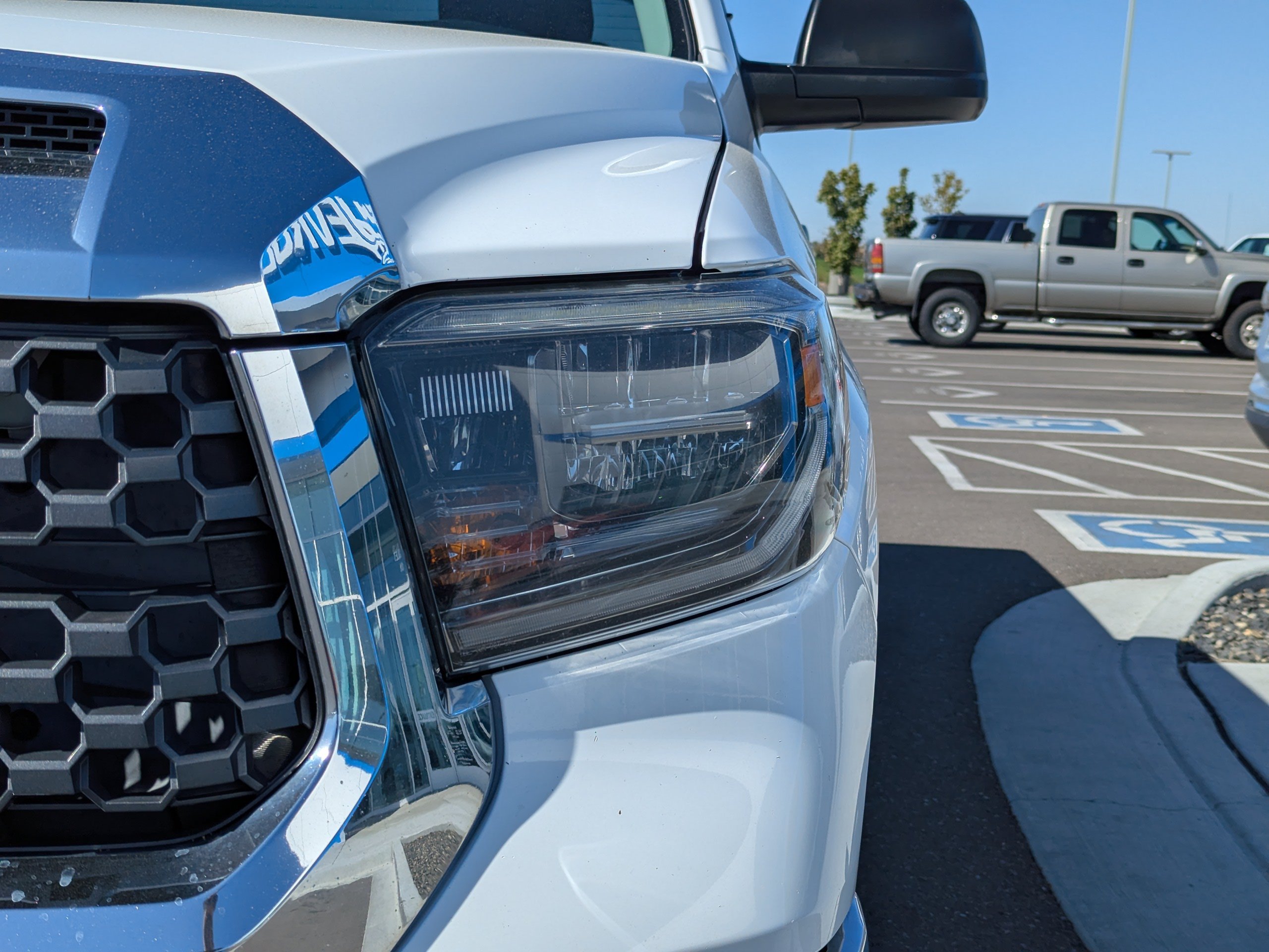 Used 2018 Toyota Tundra SR5 w/ TRD Off Road Package AWD/4WD image 40
