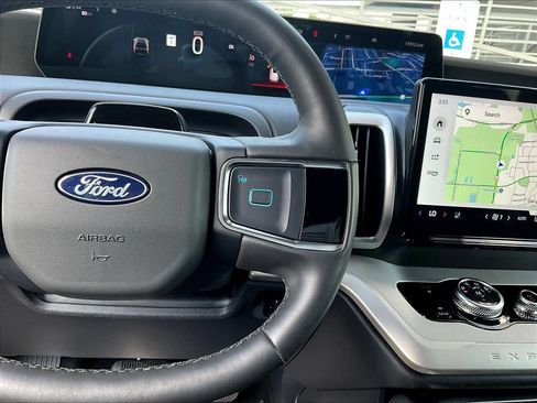 Used 2025 Ford Expedition Active AWD/4WD image 12