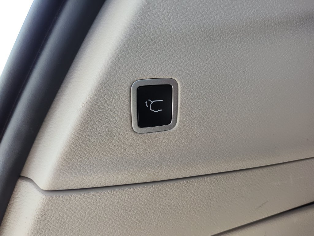 Used 2024 Chrysler Pacifica Limited FWD image 9