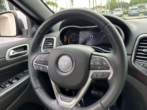 Used 2018 Jeep Grand Cherokee Altitude RWD image 53