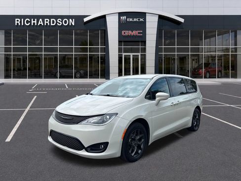 Used 2020 Chrysler Pacifica Touring w/ S Appearance Package FWD image 1
