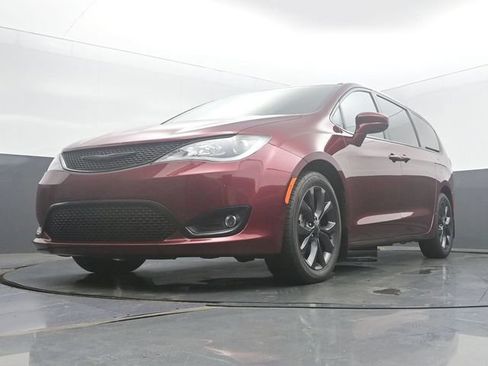 Used 2020 Chrysler Pacifica Touring w/ S Appearance Package FWD image 44