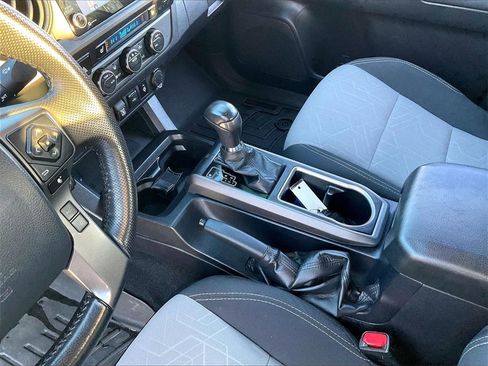 Used 2020 Toyota Tacoma TRD Sport image 19