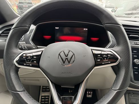 Used 2023 Volkswagen Tiguan SE R-Line image 13