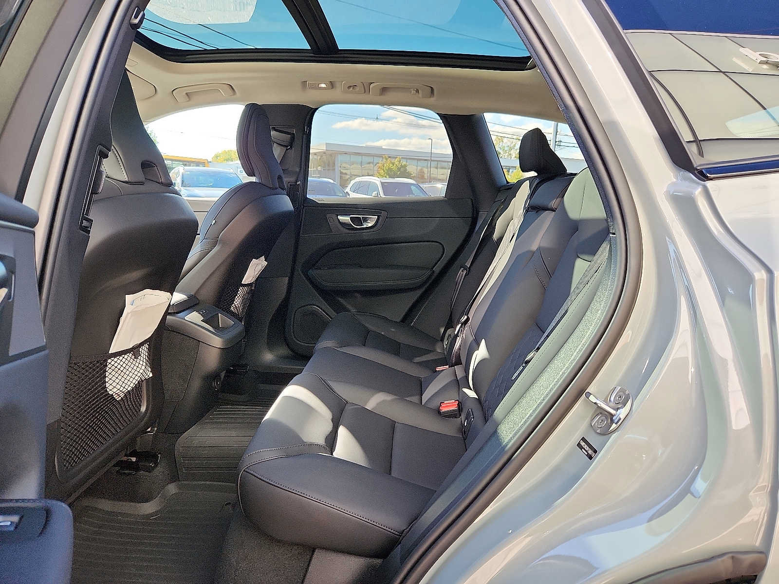 Used 2027 Volvo XC60 B5 Plus AWD/4WD image 10