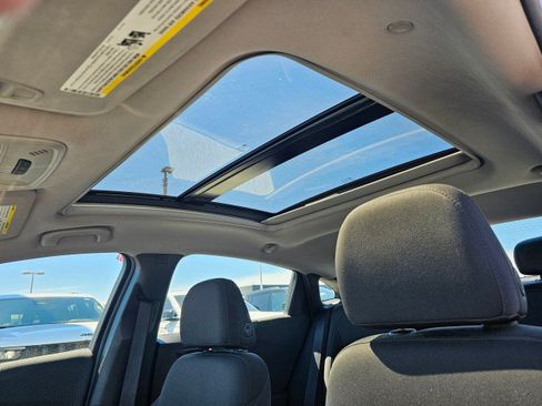 Used 2018 Chevrolet Malibu LT FWD image 28