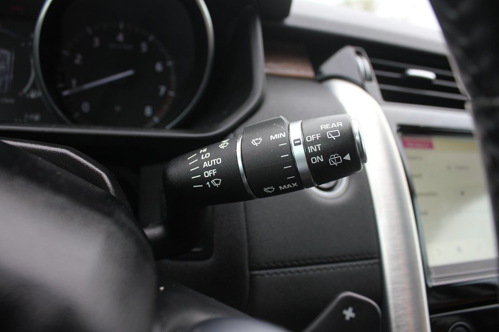 Used 2017 Land Rover Discovery HSE AWD/4WD image 15