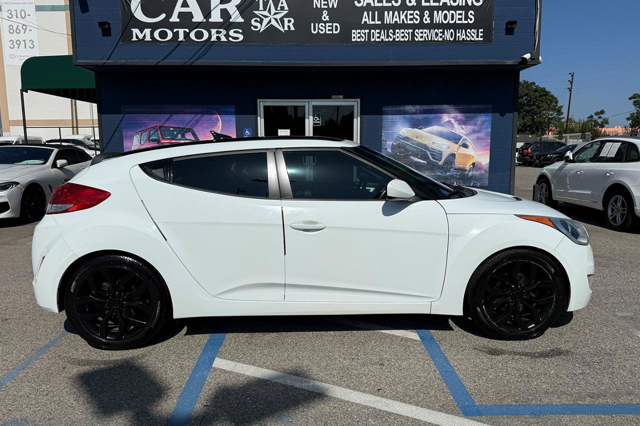 Used 2015 Hyundai Veloster w/ Option Group 02 FWD image 5