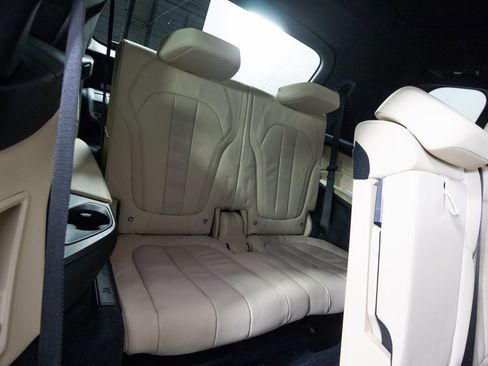 Used 2022 BMW X7 xDrive40i w/ Premium Package image 13