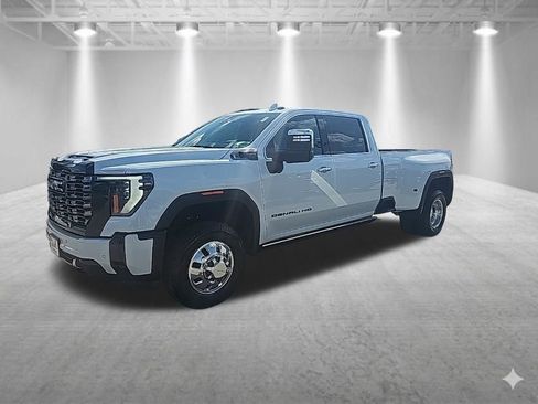 New 2026 GMC Sierra 3500 Denali Ultimate w/ LPO, Black Badging Package image 4