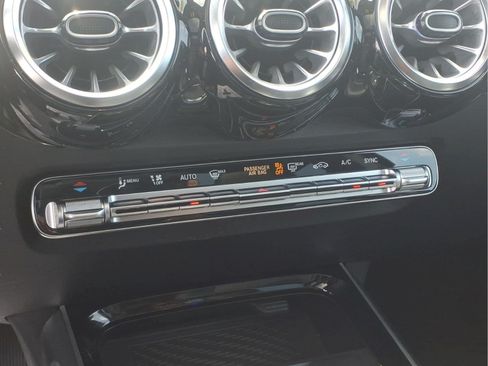 Used 2024 Mercedes-Benz GLB 250 4MATIC w/ Exclusive Package image 19