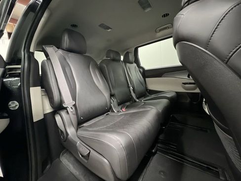 Used 2022 Kia Carnival LX image 25