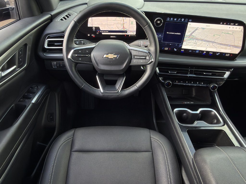Used 2025 Chevrolet Traverse LT FWD image 11