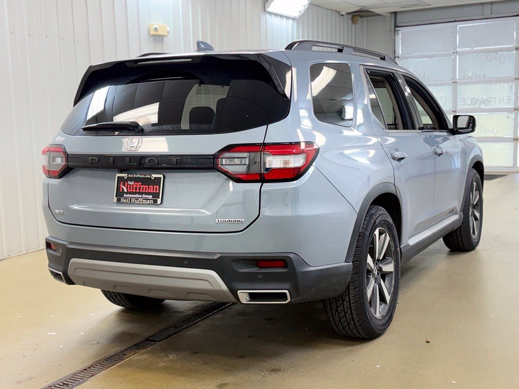 Used 2025 Honda Pilot Touring image 5