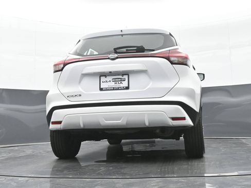 Used 2022 Nissan Kicks S FWD image 38