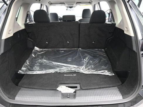 Used 2023 Nissan Rogue S image 23