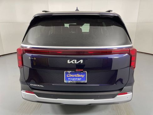 New 2026 Kia Carnival EX image 7
