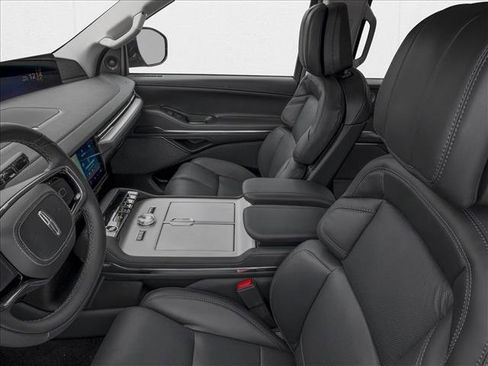 New 2026 Lincoln Navigator Reserve image 6