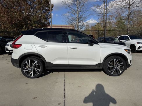 Used 2021 Volvo XC40 T5 R-Design w/ Advanced Package image 28