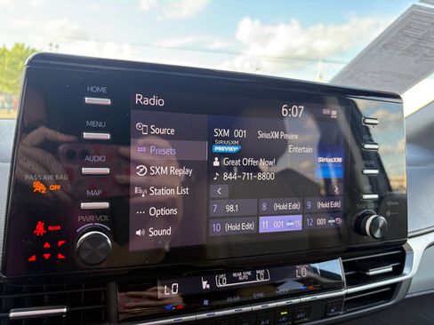 Used 2021 Toyota Sienna XLE image 16