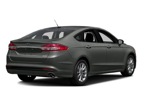 Used 2017 Ford Fusion SE w/ Fusion SE Technology Package image 2