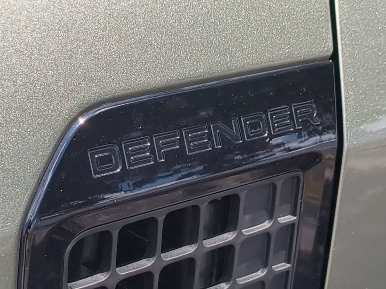 Used 2025 Land Rover Defender 110 X-Dynamic SE AWD/4WD image 13